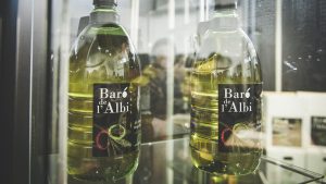 Oli d'oliva verge extra. Cooperativa Agrícola de l'Albi. Detall ampolles Fira de l'oli de les Borges Blanques