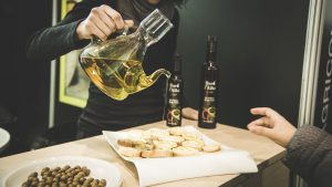 Oli d'oliva verge extra. Cooperativa Agrícola de l'Albi. Tast oli a la Fira d'oli de les Borges Blanques